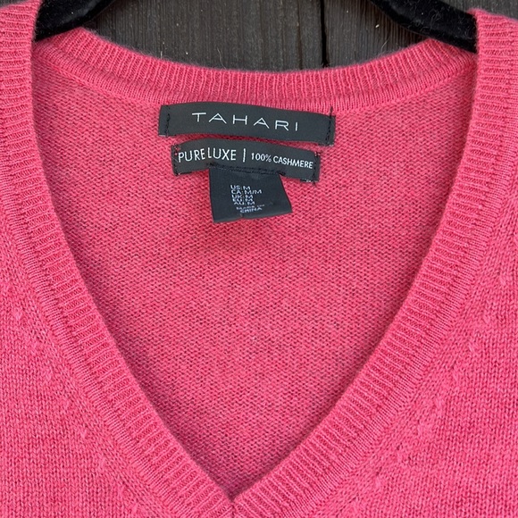 NWT TAHARI Pure Luxe 100% Cashmere V Neck Sweater. Pink, size Medium - Picture 10 of 12